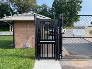 HTG-M Mesh Full Height ADA Gate